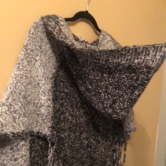 Poncho wrap with hood - Picture 3 of 4